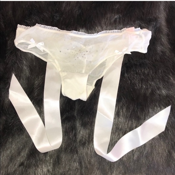 Victoria’s Secret White Lingerie set- 34C - Picture 5 of 7